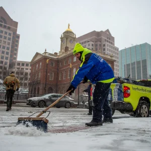 Hartford Business Improvement District Ambassador Clearing SnowHartford Courant Aaron Flaum