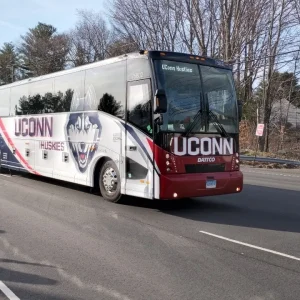 uconn-bus-___09133447218